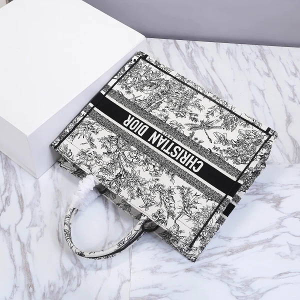 Book Tote Size: 41.5cm - Image 15
