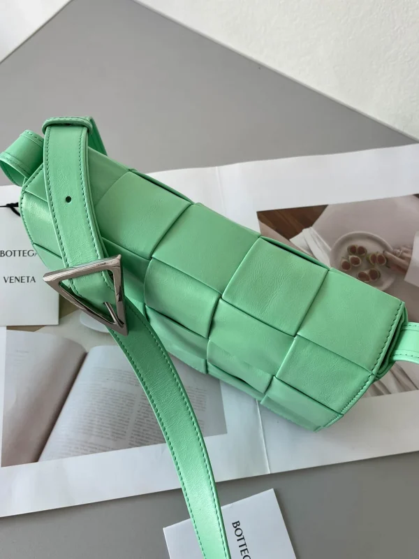 BV Cassette bag Size: 23x15cm 667298 Spring Green - Image 9