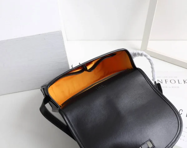 Goyard Messenger Bag Size:22*17*7cm - Image 2