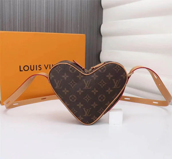 Louis Vuitton Model: 45149 Size: 22x20x6cm - Image 7
