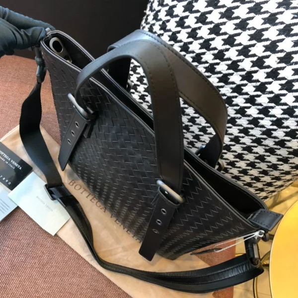 BV Briefcase Size: 30cm Black - Image 6