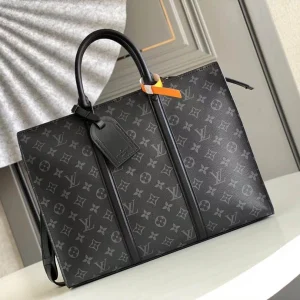 LV 39 x 30 x 7 cm