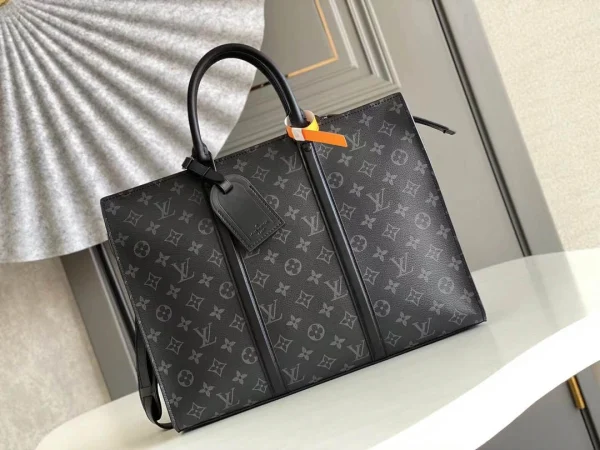 LV Model No.: M56319 M45392 Size: 20*14*8cm