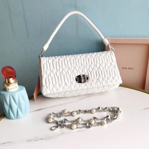 Miu Miu Diamond Chain Bag size: 22.5, 4.5, 12