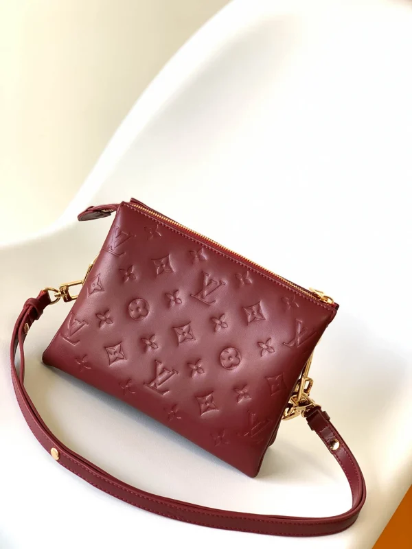 Louis Vuitton Size: 20 x 16 x 12 cm - Image 8