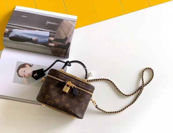LV Model: M45165 Size:19*13*11cm