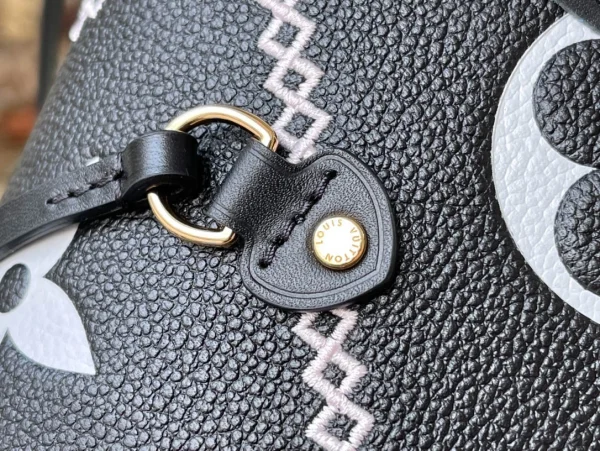 Louis Vuitton Spring Collection Size: 31 x 28 x 14 cm - Image 6