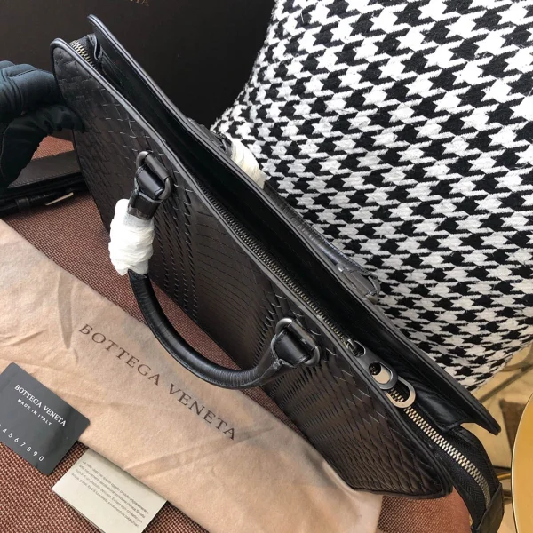 BV Briefcase Size: 39cm Black - Image 6