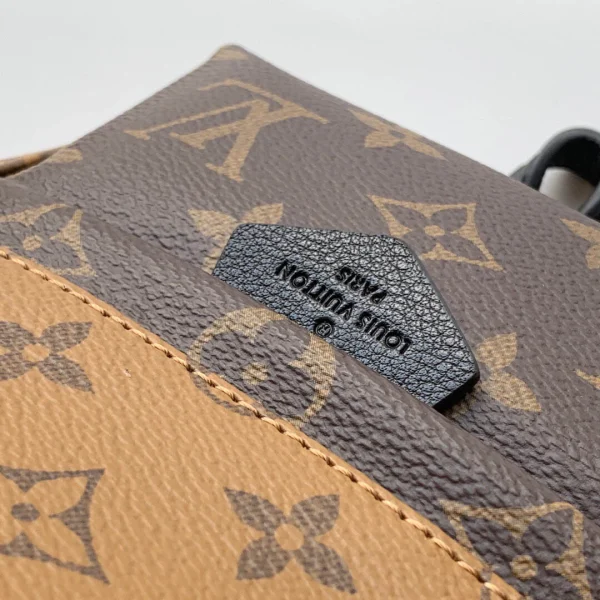 LV Model: M44872 Size:17x22x10cm - Image 6