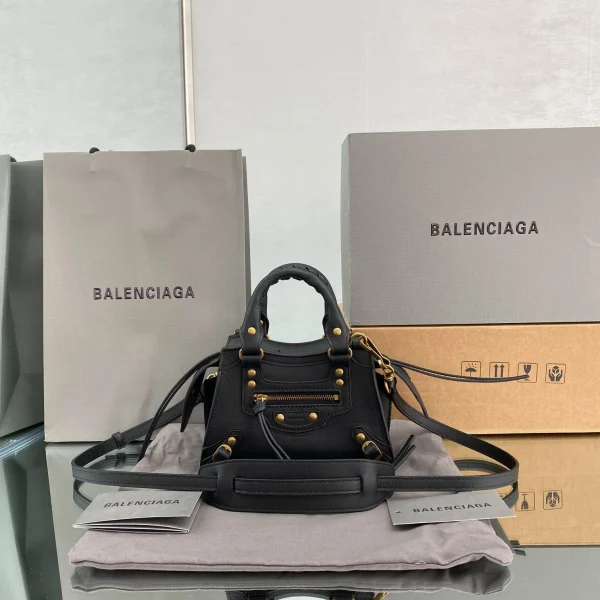 Balenciag* Neo Classic biker bag Model: 1993 Size: 13.5*18*7.5*12cm
