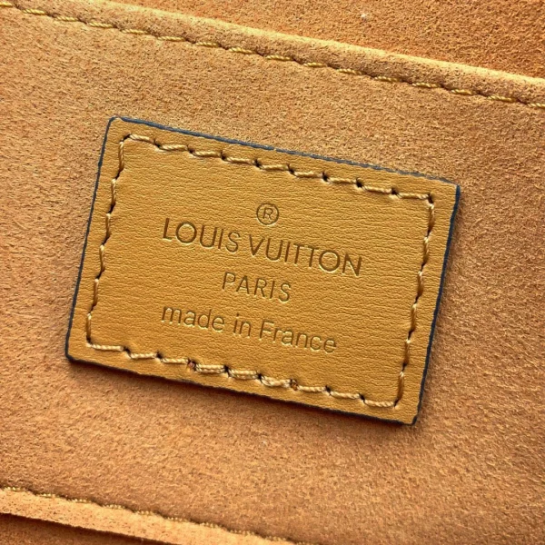Louis Vuitton Size: 20 x 15 x 9 cm - Image 5