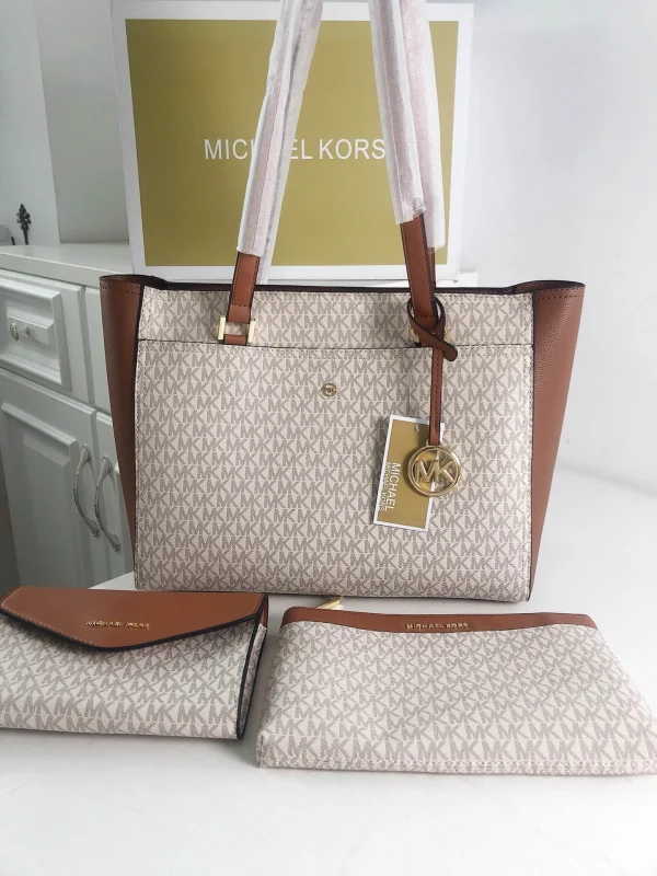 MK Shoulder Bag Black L: 26 H: 32 W: 13
