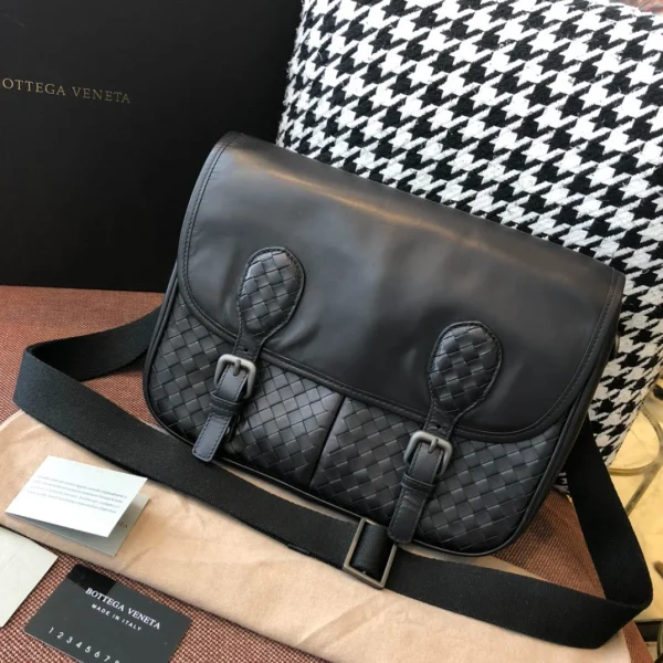 BV Briefcase Size: 32cm Black - Image 9