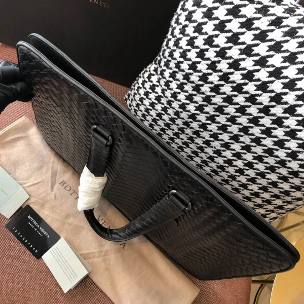 BV Briefcase Size: 43cm Black - Image 6