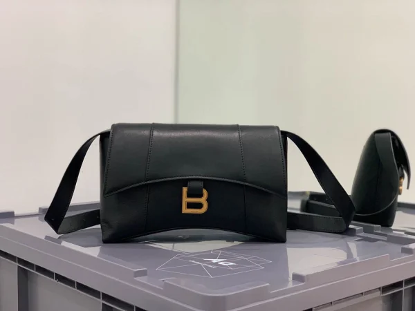 Hourglass bag Model: 671355 Size: 25.5x6x16cm