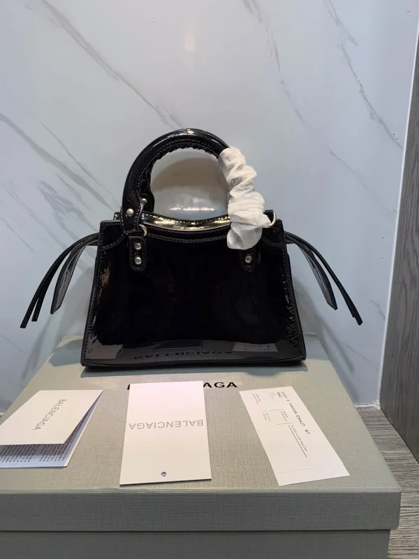 Black Size: 22cm - Image 5