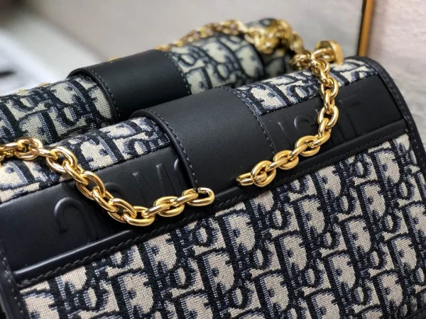30 Montaigne Chain Crossbody Bag Size: 25.5cm - Image 4
