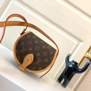 LV Model: M44860 Size 18*15*8cm