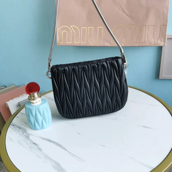 Miu Miu handheld underarm bag Size：20X15X4.5cm - Image 9