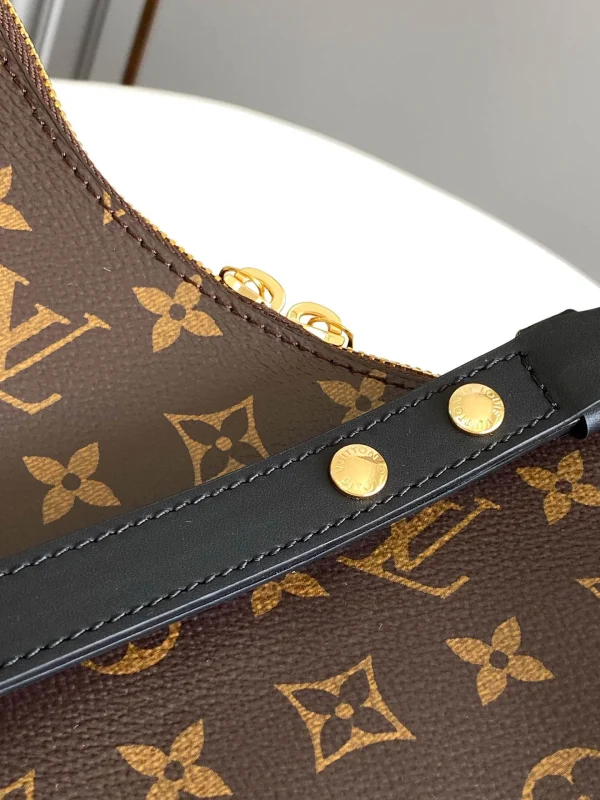 Louis Vuitton Size: 29 x 16 x 9.5 cm - Image 4