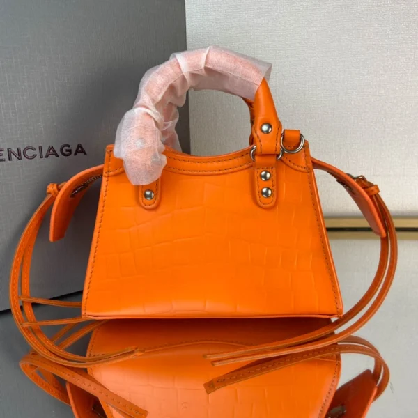 Balenciag Size: 18cm - Image 8