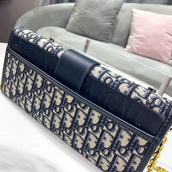 30 Montaigne Chain Clutch Bag Size: 27.5*12*2 cm - Image 7