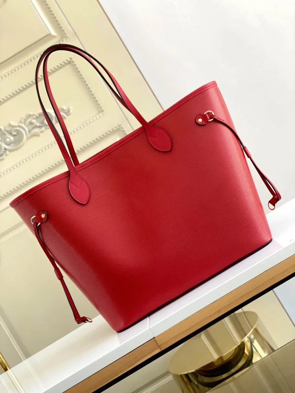 Louis Vuitton Size: 32x29x17cm - Image 9