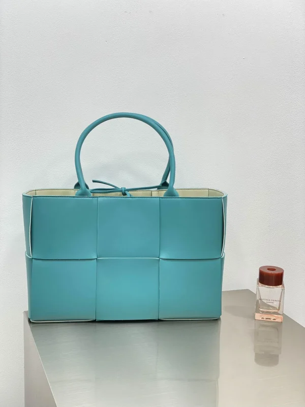 BV ARCO TOTE bag Size:38x25 609175