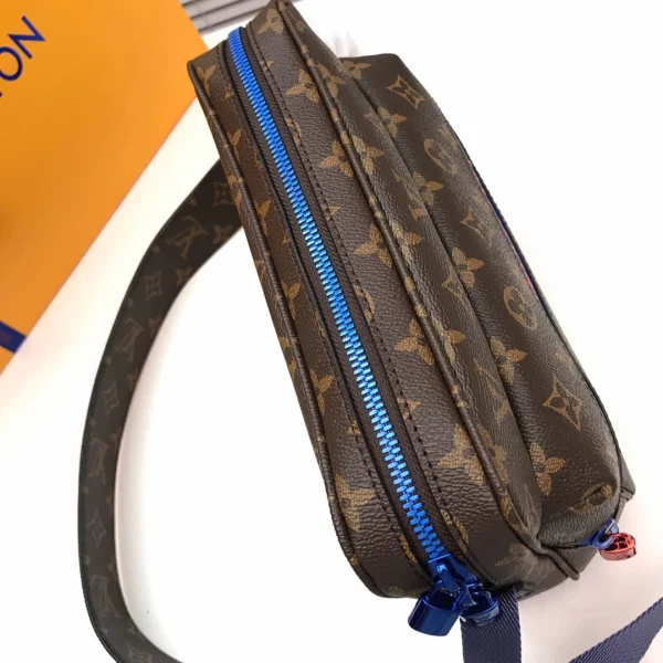 Louis Vuitton Crossbody Messenger Bag Model: M43843 Size: 25x18x5cm - Image 4