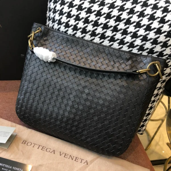 BV Briefcase Size: 33cm Black - Image 9