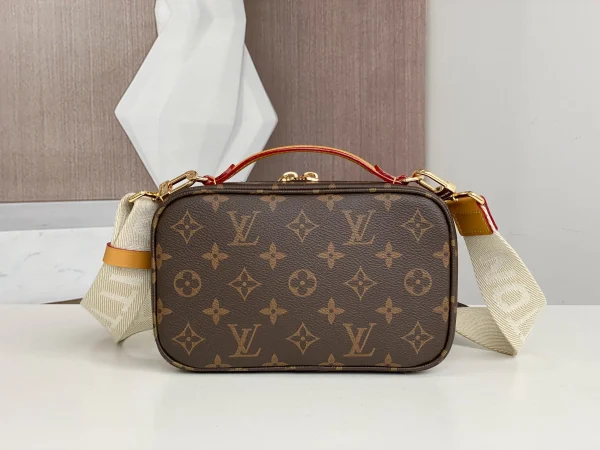 Louis Vuitton Size: 18 x 11 x 10 cm - Image 8