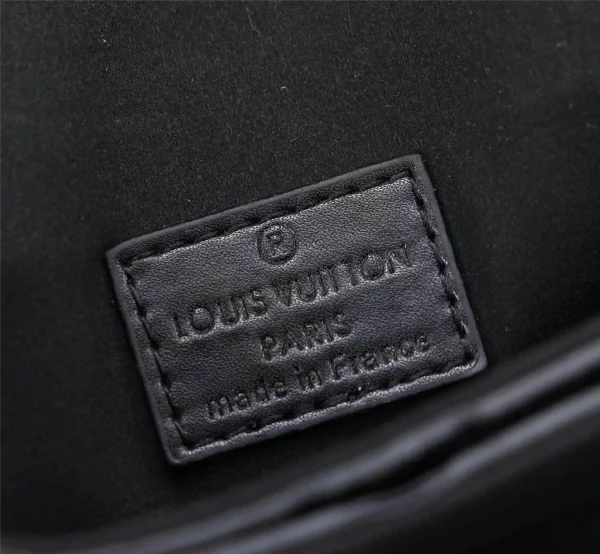 Louis Vuitton Model: 69405 Size: 15x17x8 cm - Image 2