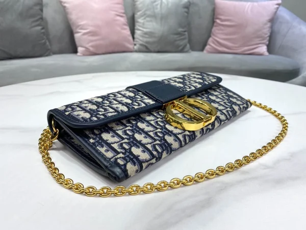 30 Montaigne Chain Clutch Bag Size: 27.5*12*2 cm - Image 8