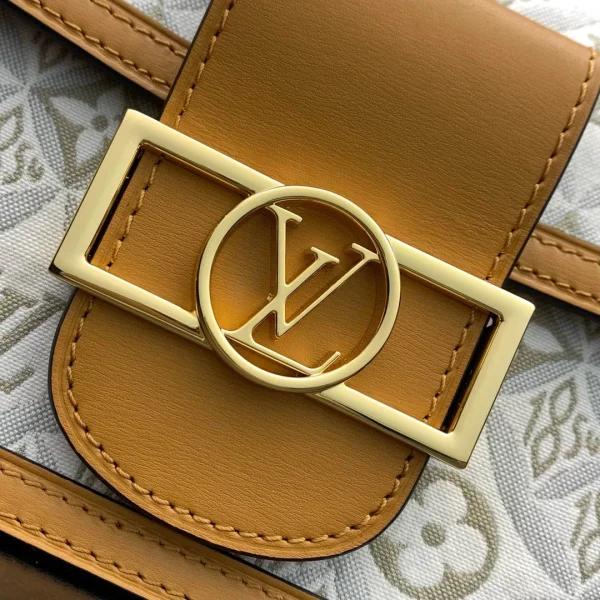 Louis Vuitton Size: 20 x 15 x 9 cm - Image 4