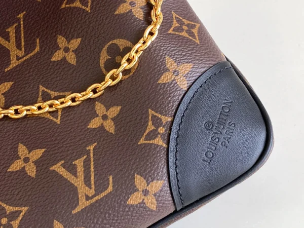 Louis Vuitton Size: 29 x 16 x 9.5 cm - Image 6