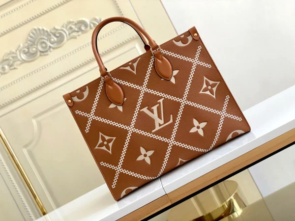 Louis Vuitton size：35*28*15cm