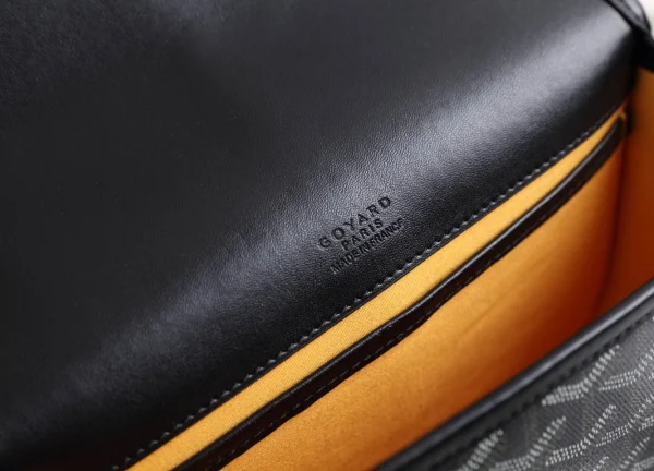 Goyard Messenger Bag Size:22*17*7cm - Image 3