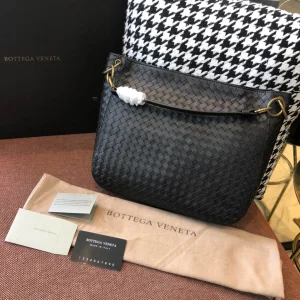 BV Briefcase Size: 33cm Black