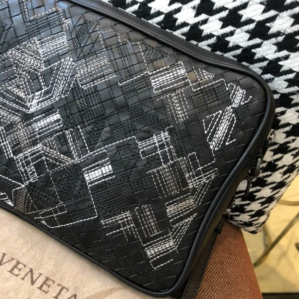 BV Briefcase Size: 37cm Black - Image 2