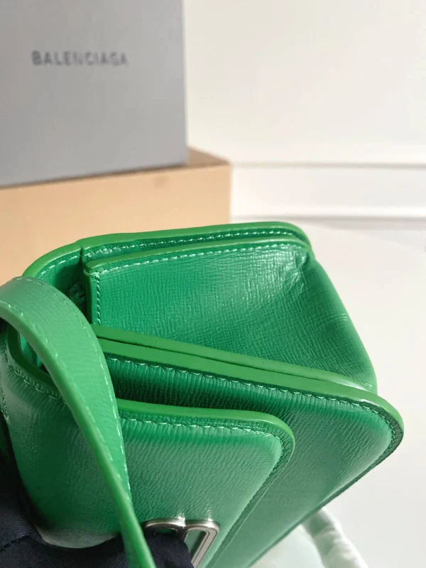 Crossbody Size: 23.5x12.4x10.4cm - Image 5