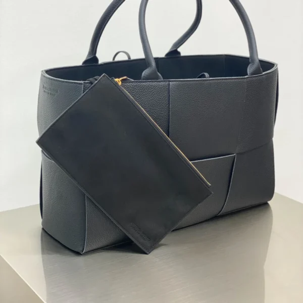 BV ARCO TOTE bag Size:38x25cm 609175 - Image 4