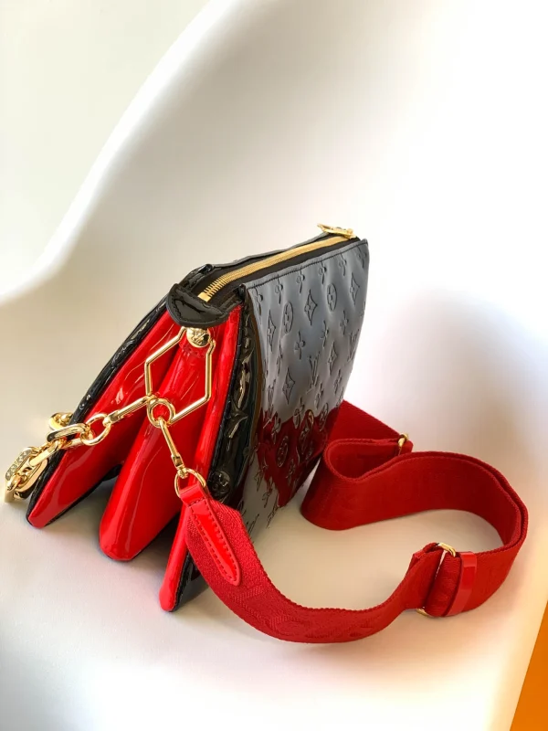Louis Vuitton Size: 26 x 20 x 12 cm - Image 9