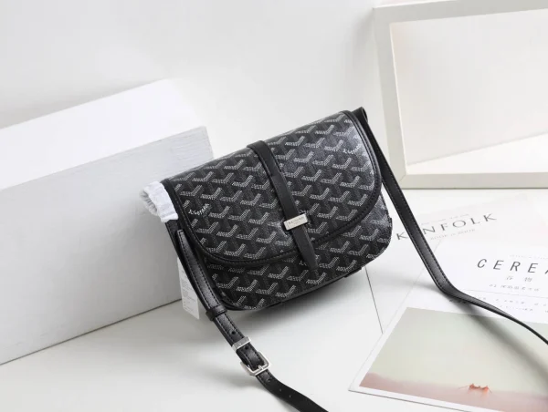 Goyard Messenger Bag Size:22*17*7cm