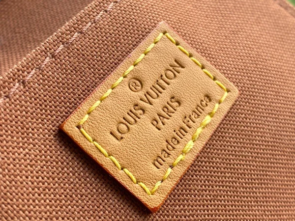 Louis Vuitton Size: 14.0 x 17.0 x 5.0 cm - Image 2