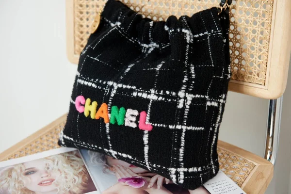 Black and white Size: 35cm 39cm - Image 14
