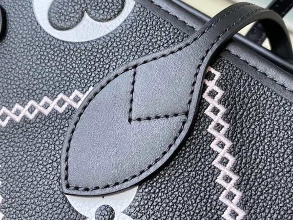 Louis Vuitton Spring Collection Size: 31 x 28 x 14 cm - Image 5