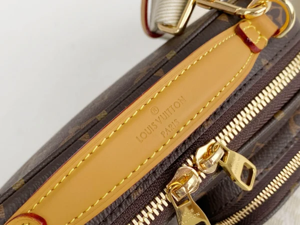 Louis Vuitton Size: 18 x 11 x 10 cm - Image 5