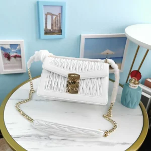 Miu Miu splicing shoulder strap Model: 5BH118B size: 20X13X5.5cm