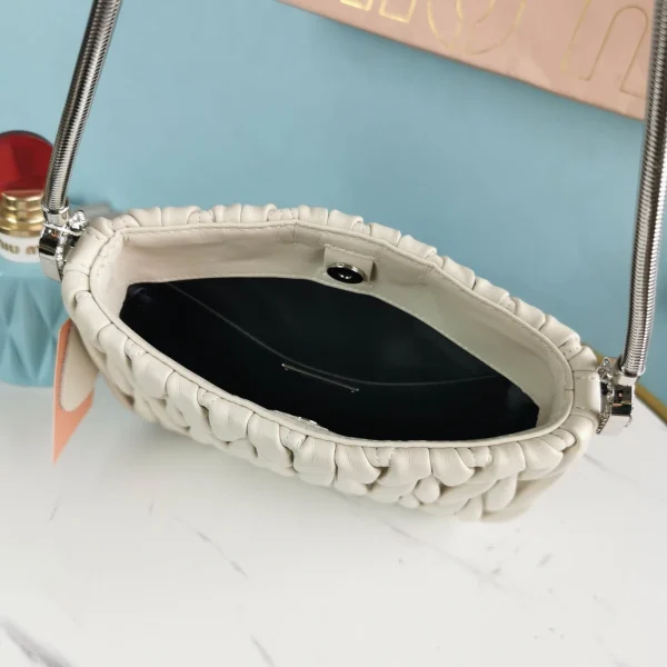 Miu Miu Casual Lambskin Size：20X15X4.5cm - Image 5