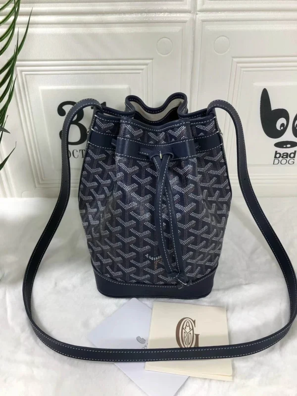 Goyard Shoulder Bucket Bag Size: 17.5*15*23cm